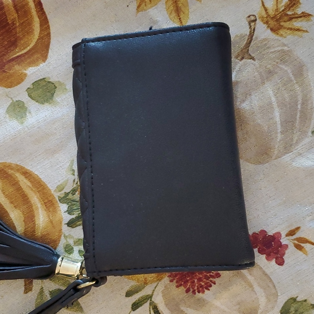 Guess Wallet - Picture 2 of 6